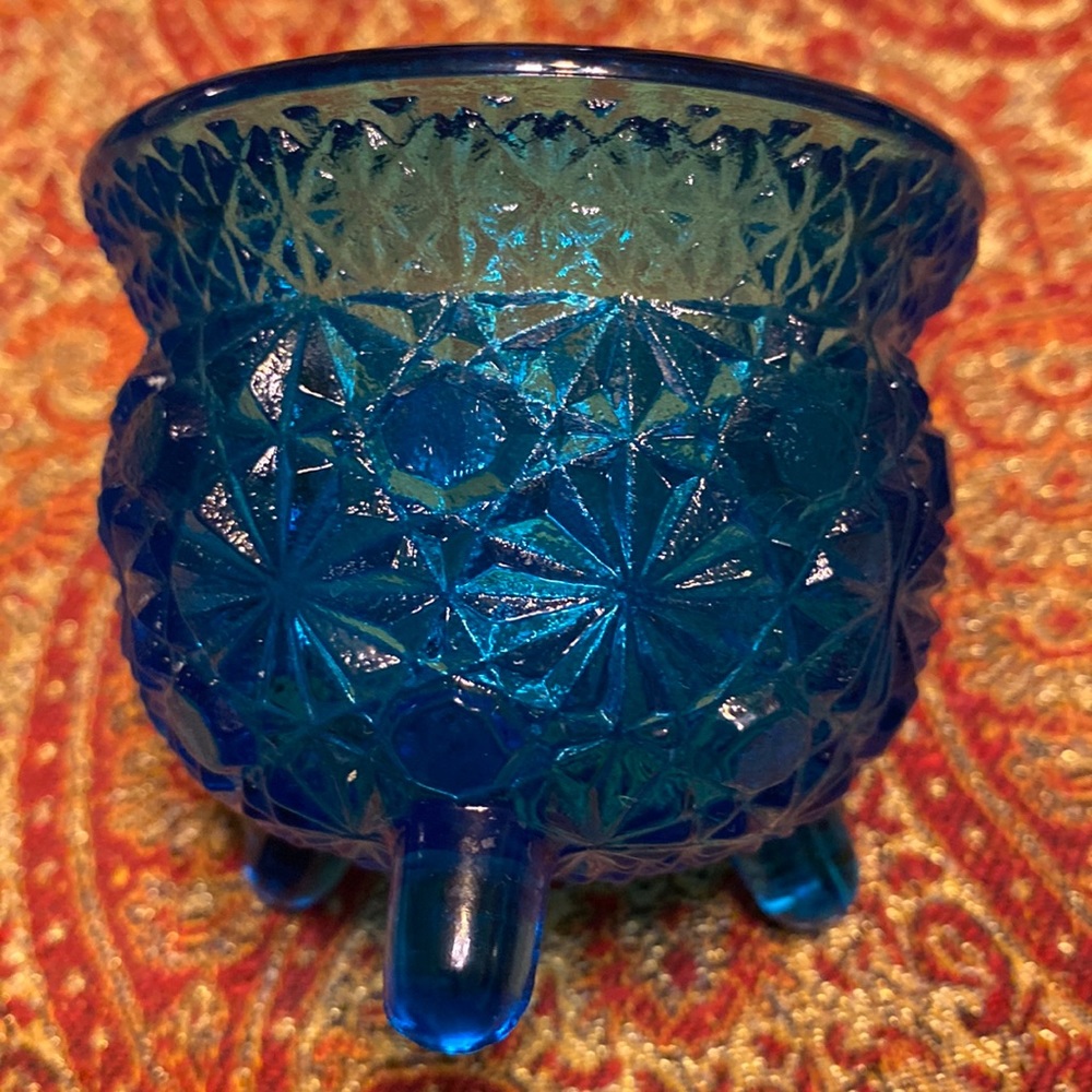 Vintage Fenton  blue pressed glass daisy & button pattern small cauldron